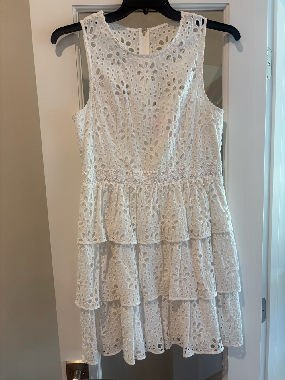 Lilly Pulitzer White Sleeveless Tiered Eyelet Dress size 8